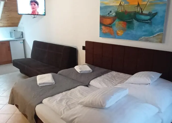 Pensjonacik Ewa Bed & Breakfast 3*